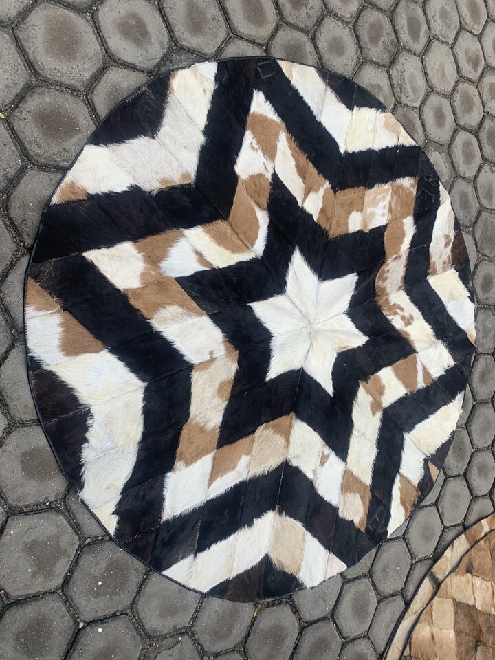Handicrafts and art at African Art Gallery, Gisenyi